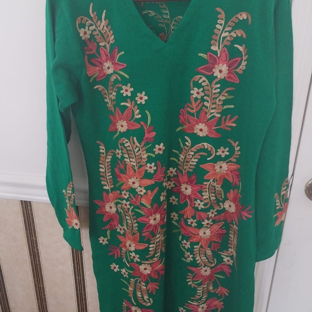 Green embroidered kaftan midi dress